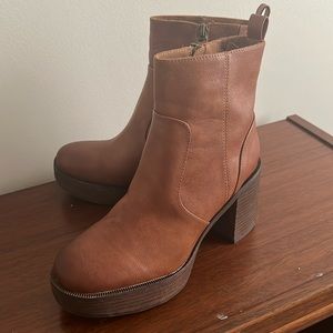 Platform leather boots-size 8